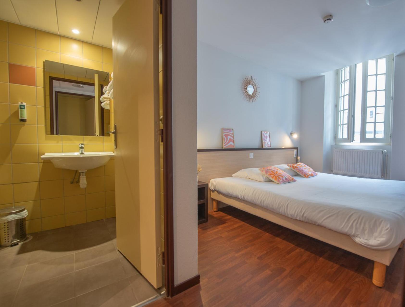 Logis Hotel Le Commerce Navarrenx Екстериор снимка